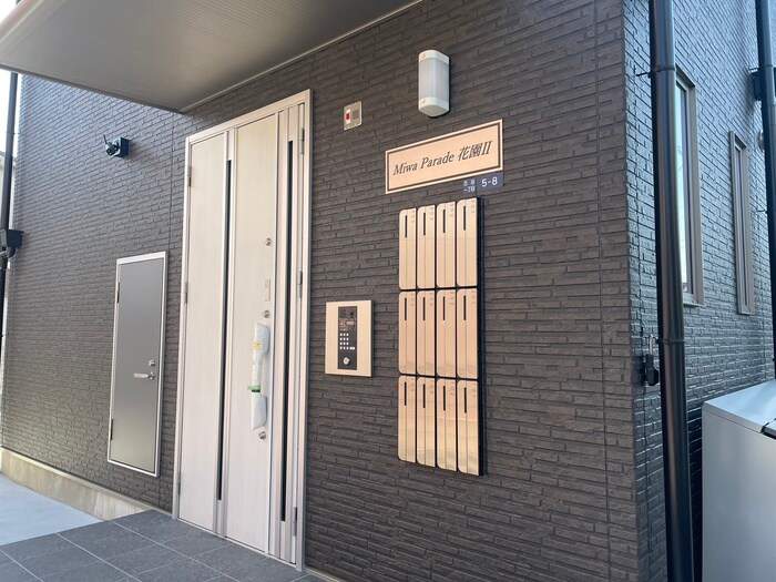 物件外観写真3　(エントランス部分)