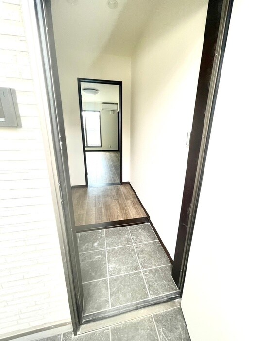 物件内観写真16　(玄関)