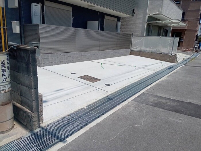 物件外観写真2　(駐車場)