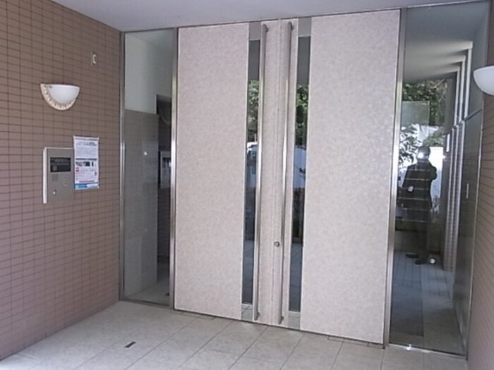 物件外観写真6　(エントランス部分)