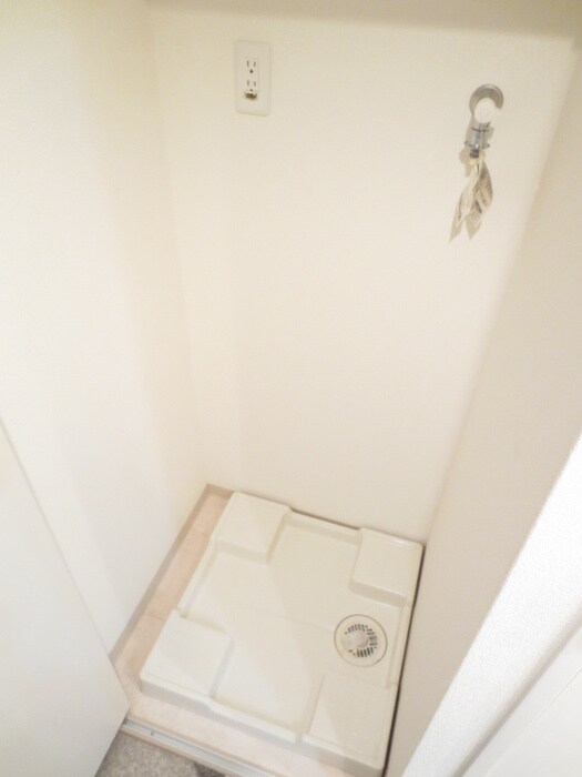 物件内観写真15　(洗濯機置場)