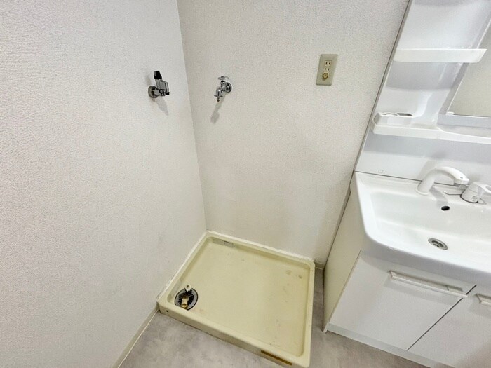 物件内観写真18　(洗濯機置場)