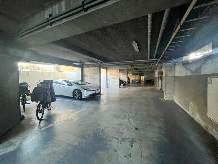 物件外観写真3　(駐車場)