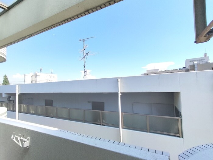 物件内観写真17　(室内からの展望)