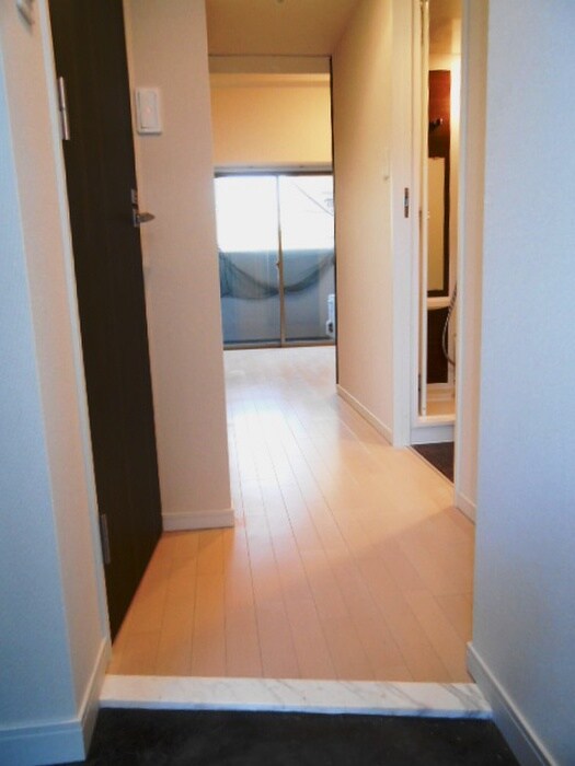 物件内観写真7　(玄関)