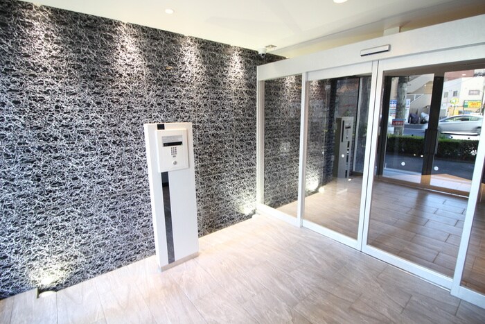 物件外観写真4　(エントランス部分)