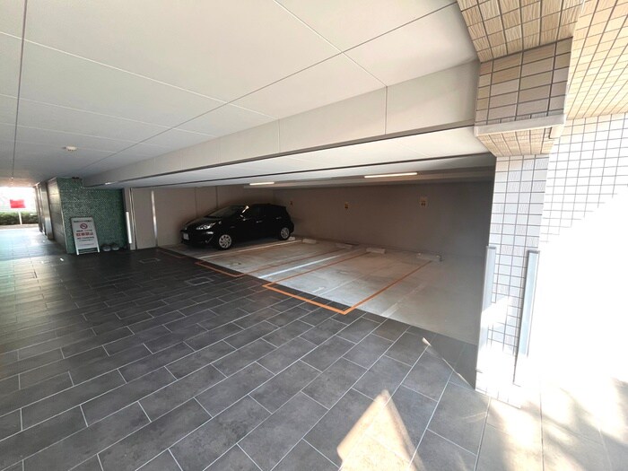 物件外観写真4　(駐車場)