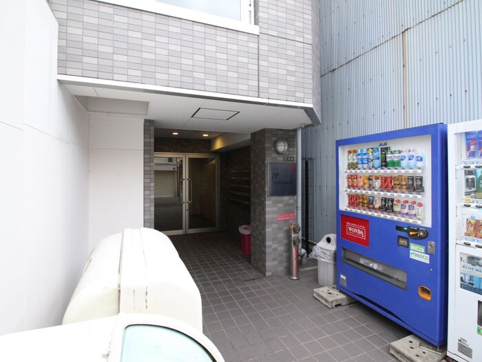 物件外観写真2　(エントランス部分)