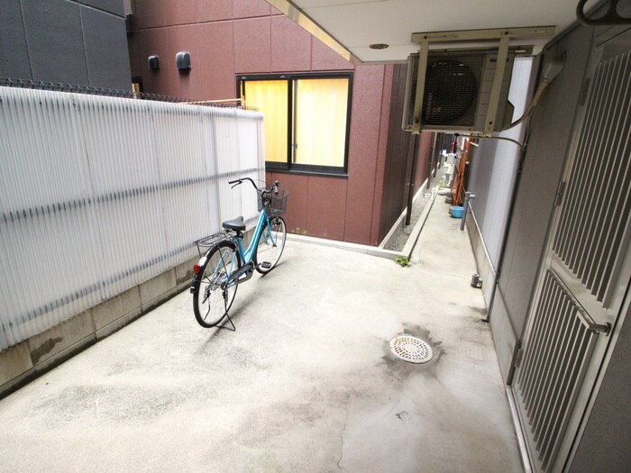 物件外観写真6　(駐輪場)