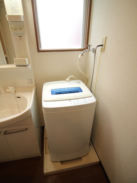 物件内観写真12　(洗濯機置場)