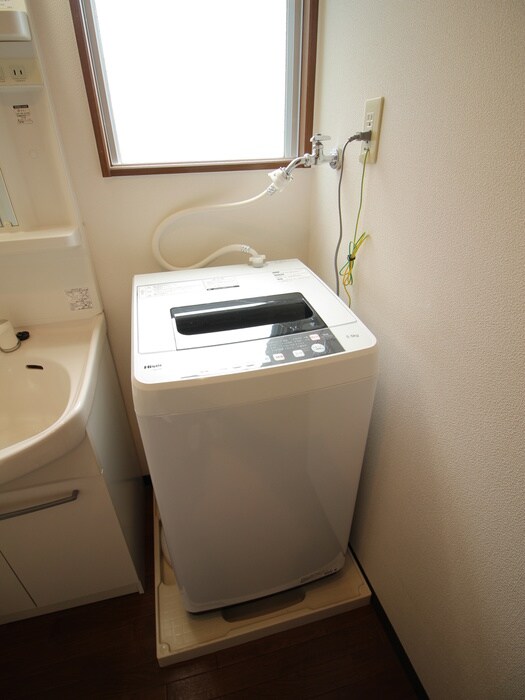 物件内観写真12　(洗濯機置場)