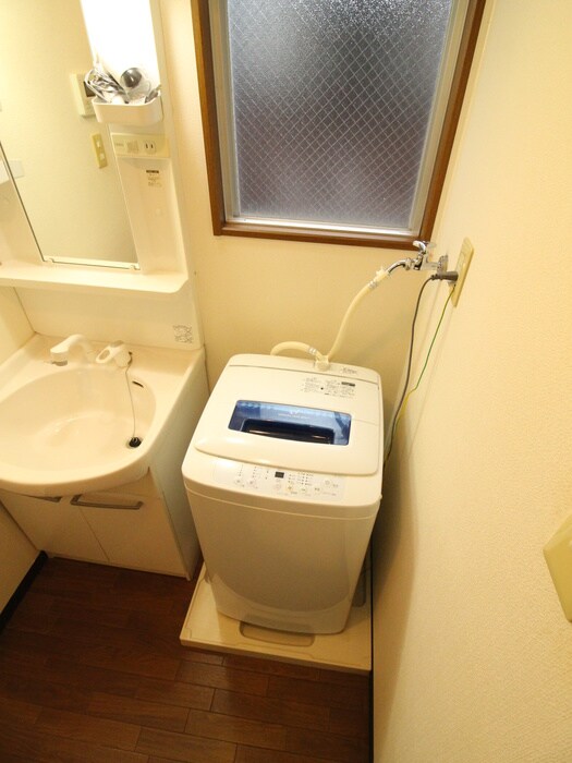 物件内観写真12　(洗濯機置場)