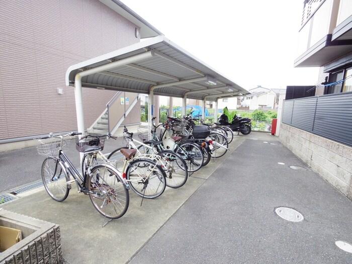 物件外観写真4　(駐輪場)