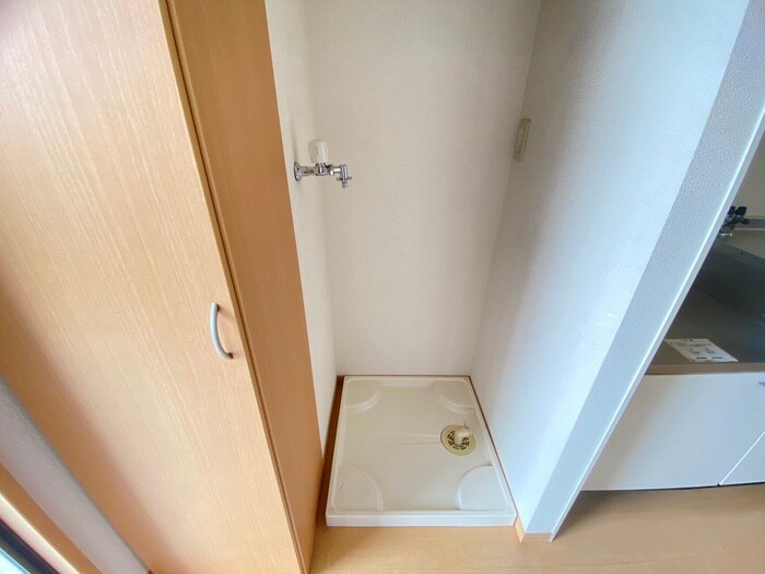 物件内観写真17　(洗濯機置場)