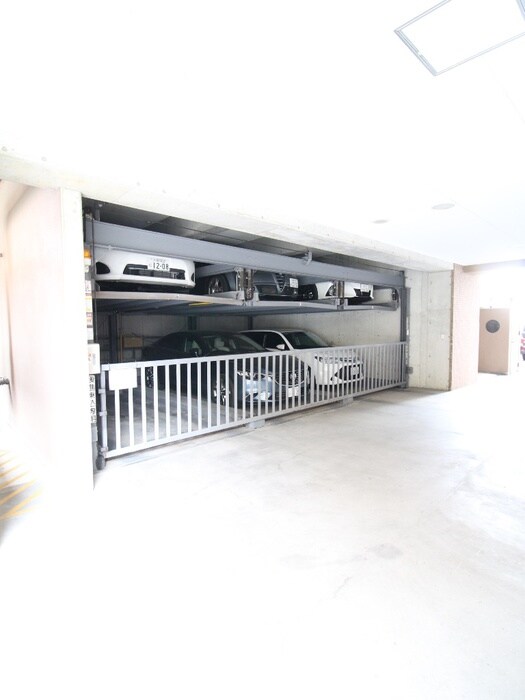 物件外観写真4　(駐車場)