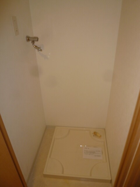 物件内観写真16　(洗濯機置場)