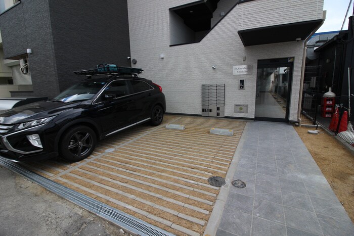 物件外観写真4　(駐車場)