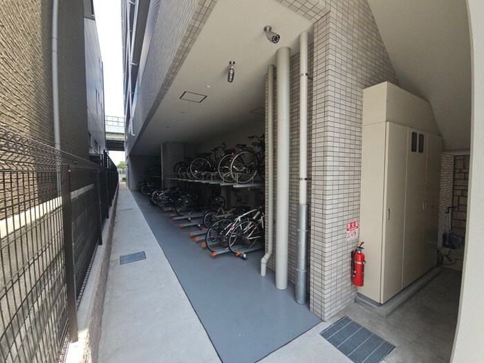 物件外観写真4　(駐輪場)