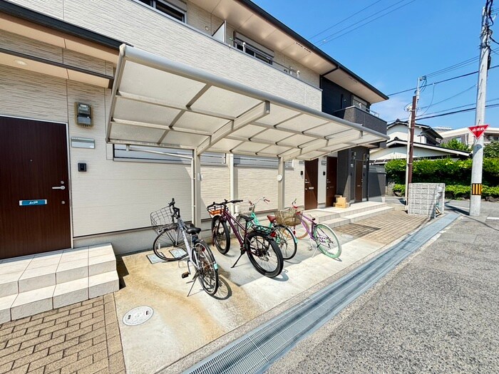 物件外観写真2　(駐輪場)