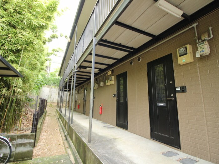 物件外観写真3　(エントランス部分)