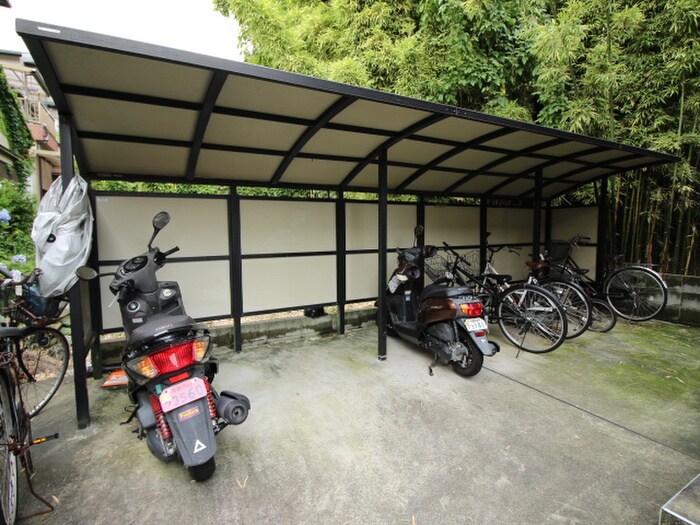 物件外観写真5　(駐輪場)