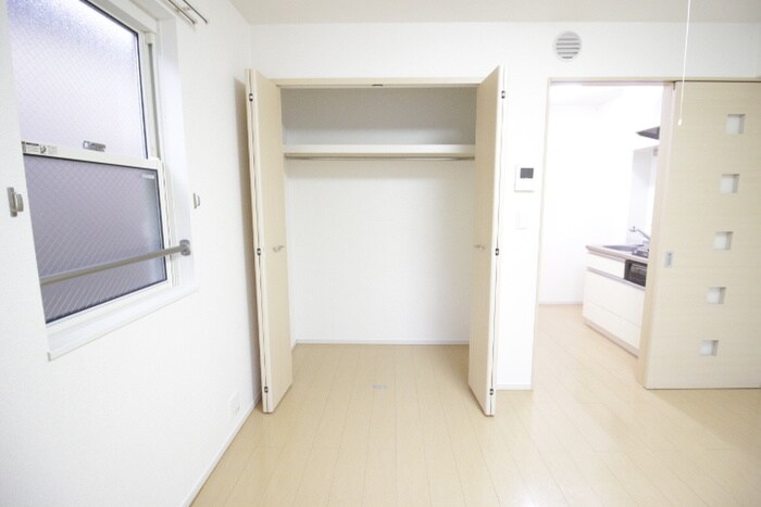 物件内観写真2　(収納)