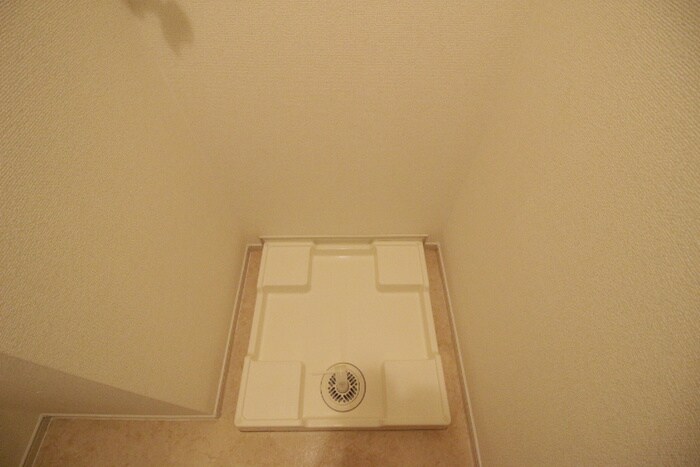 物件内観写真6　(洗濯機置場)