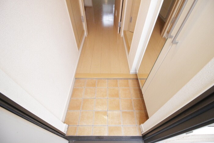 物件内観写真9　(玄関)