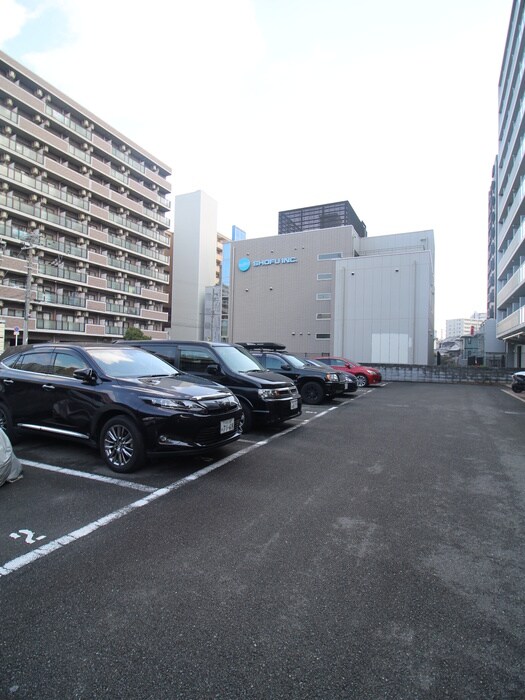 物件外観写真3　(駐車場)