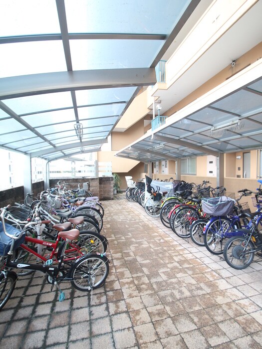 物件外観写真5　(駐輪場)