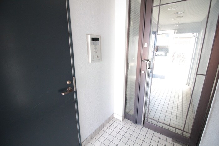 物件外観写真5　(エントランス部分)