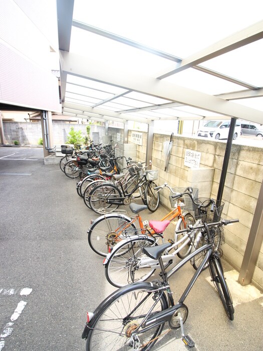 物件外観写真3　(駐輪場)