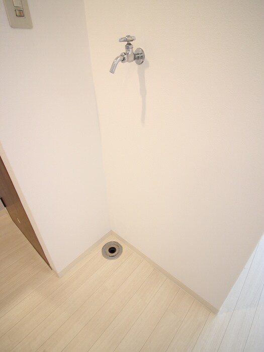 物件内観写真16　(洗濯機置場)