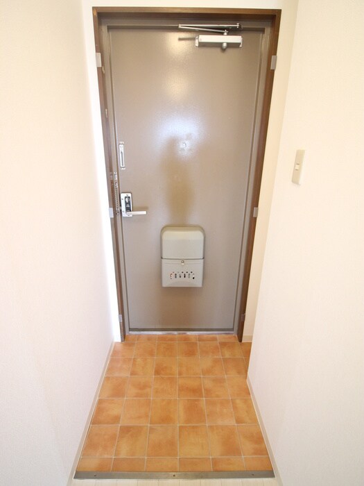 物件内観写真18　(玄関)