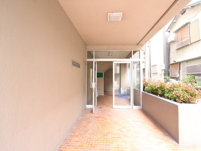 物件外観写真2　(エントランス部分)