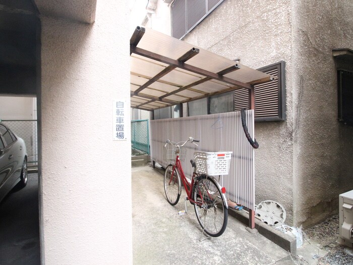 物件外観写真4　(駐輪場)