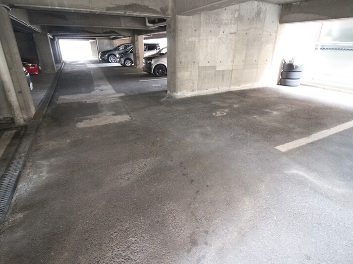 物件外観写真5　(駐車場)