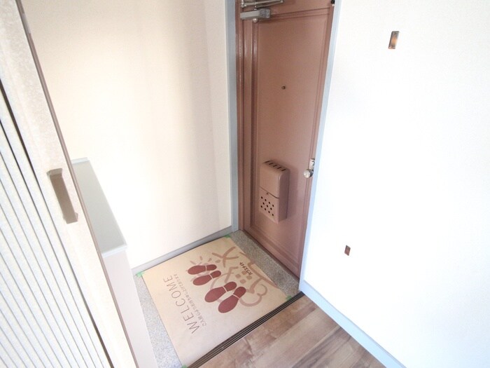 物件内観写真11　(玄関)