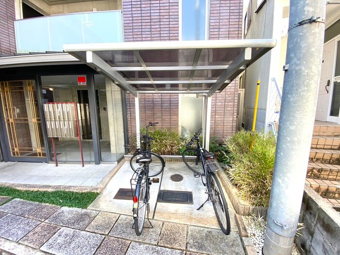 物件外観写真6　(駐輪場)