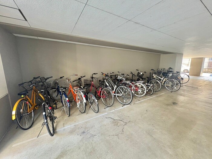 物件外観写真2　(駐輪場)
