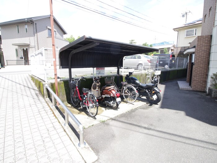物件外観写真2　(駐輪場)