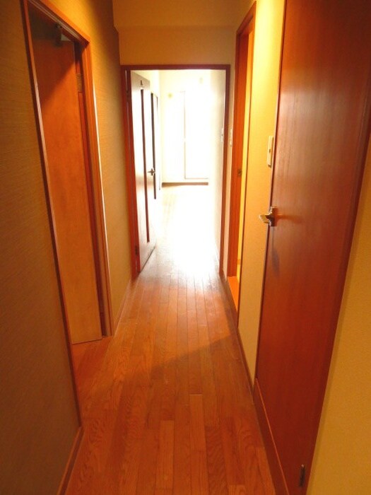 物件内観写真11　(廊下)