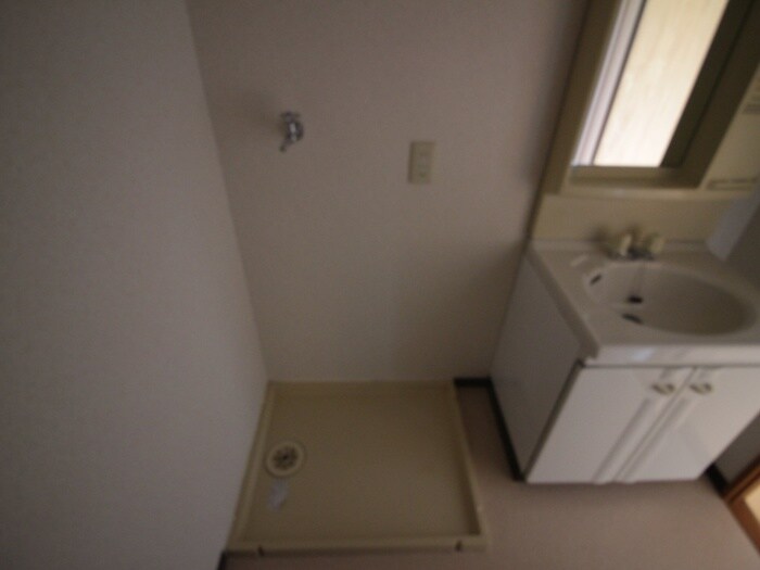 物件内観写真17　(洗濯機置場)