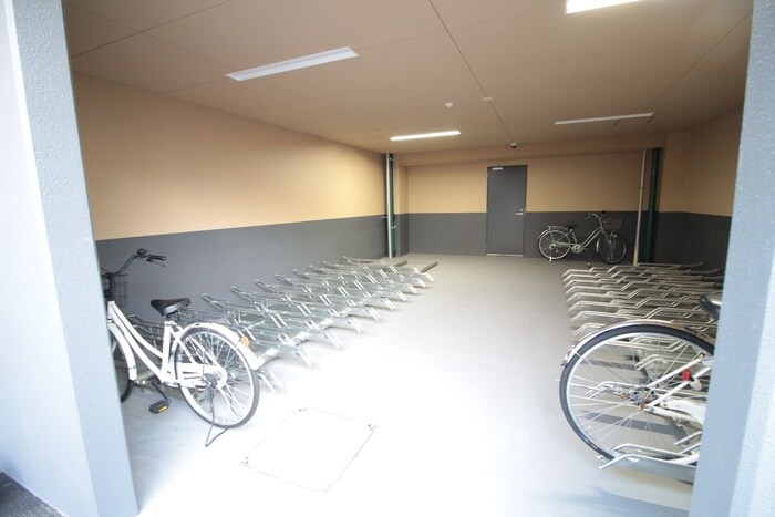 物件外観写真4　(駐輪場)