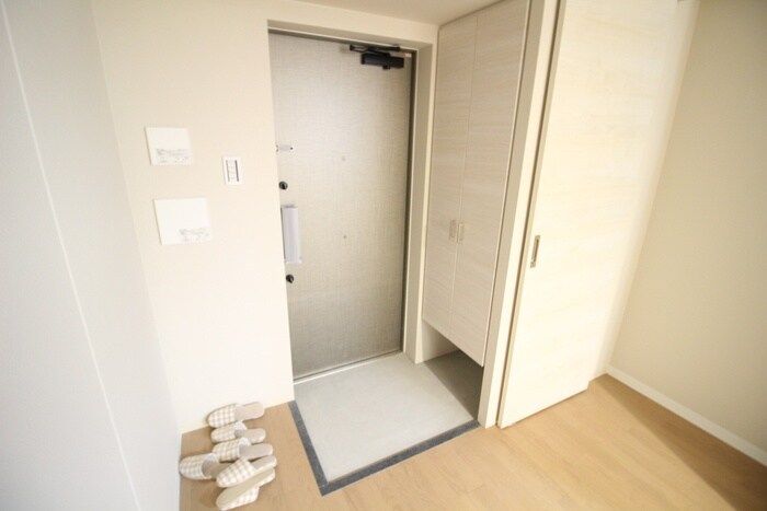 物件内観写真16　(玄関)