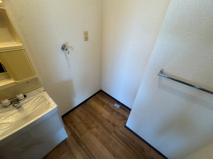 物件内観写真12　(洗濯機置場)