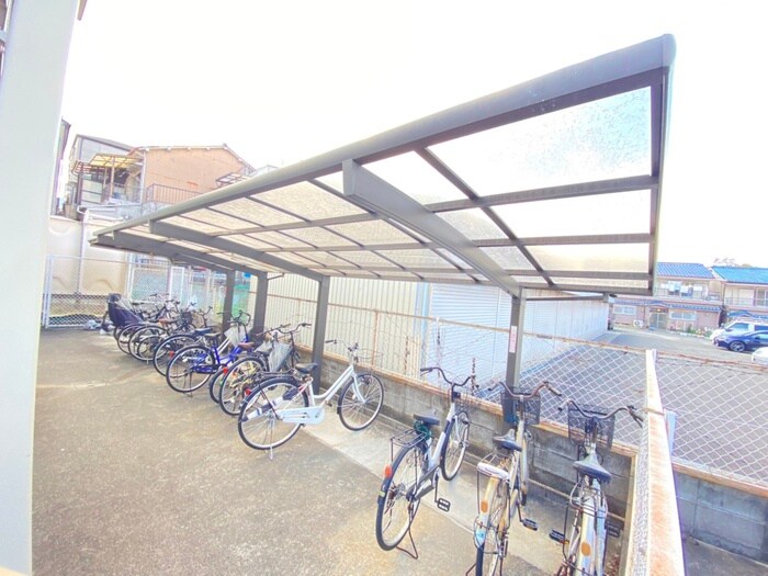 物件外観写真3　(駐輪場)
