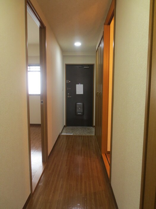 物件内観写真14　(廊下)