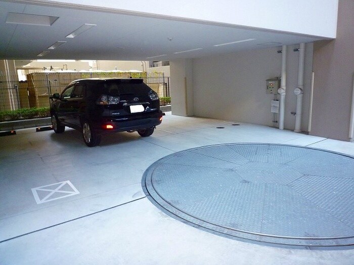 物件外観写真4　(駐車場)