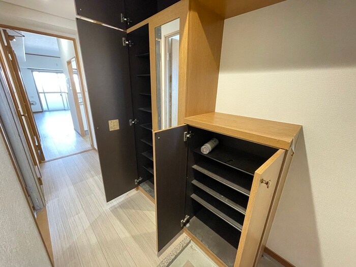 物件内観写真8　(靴箱)